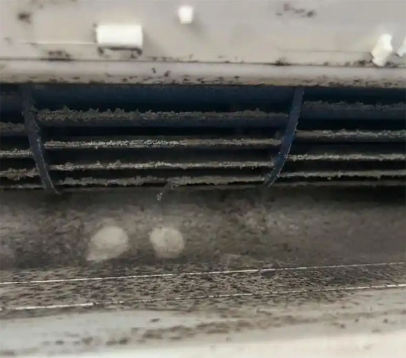 松北空调吹的风有股烧焦味是怎么回事